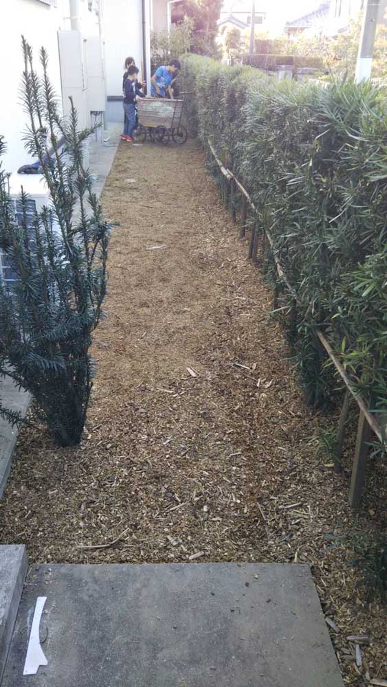 エルブガード：竹チップで雑草対策 | 株式会社 吉田屋